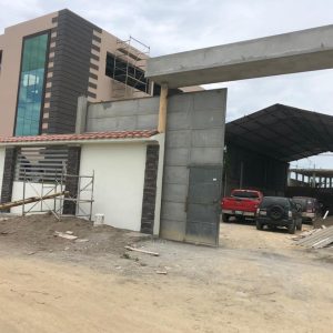 Fachada porton nueva oficina